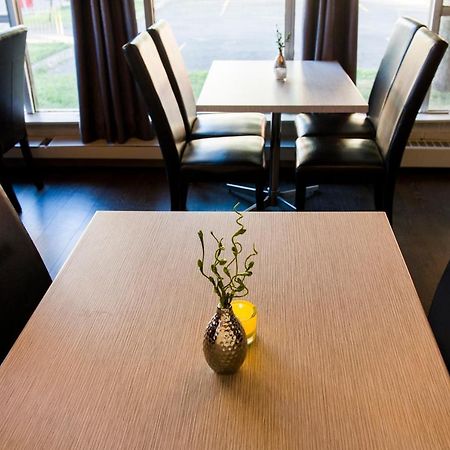 V Hotel & Suites Moncton Eksteriør bilde