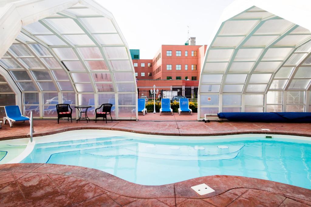 V Hotel & Suites Moncton Eksteriør bilde