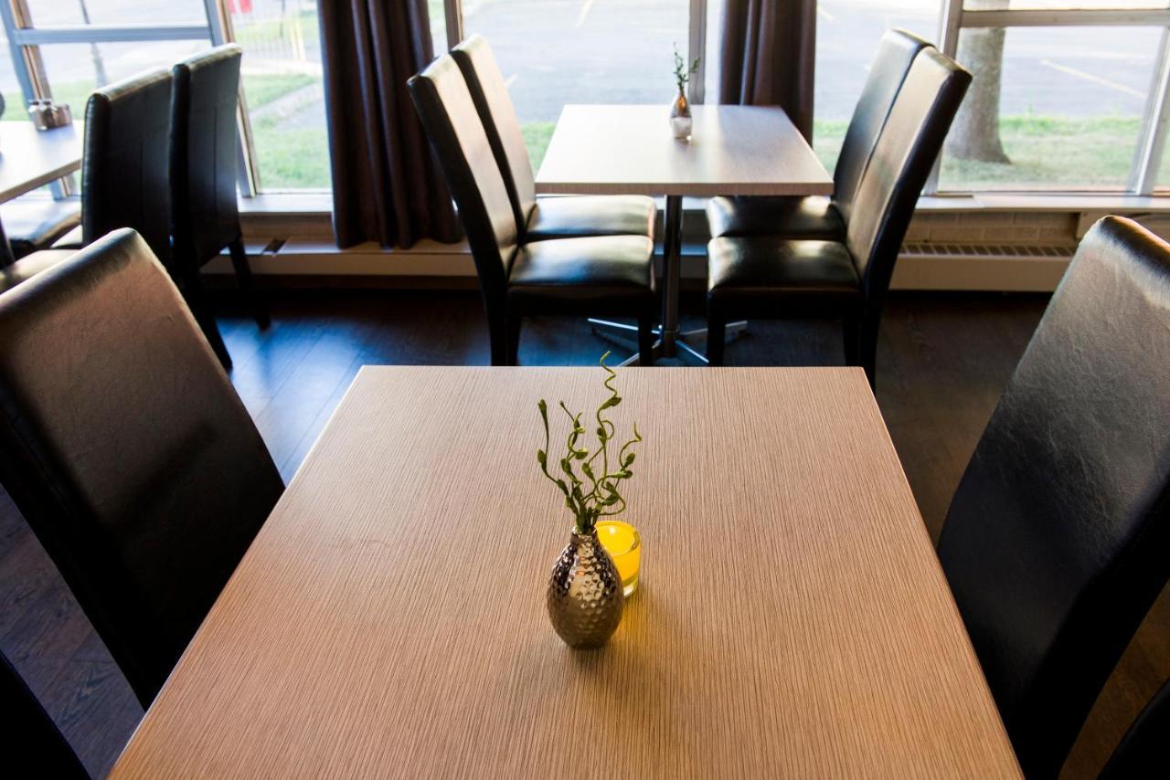 V Hotel & Suites Moncton Eksteriør bilde
