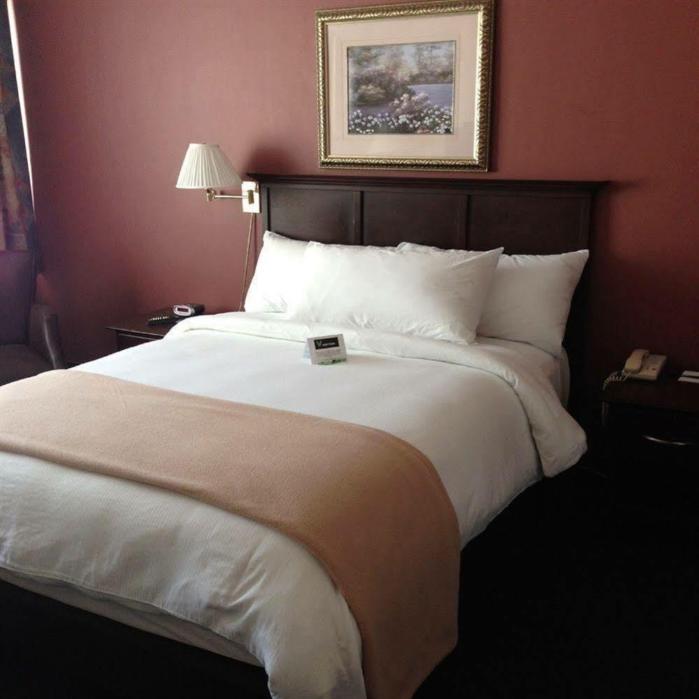 V Hotel & Suites Moncton Eksteriør bilde